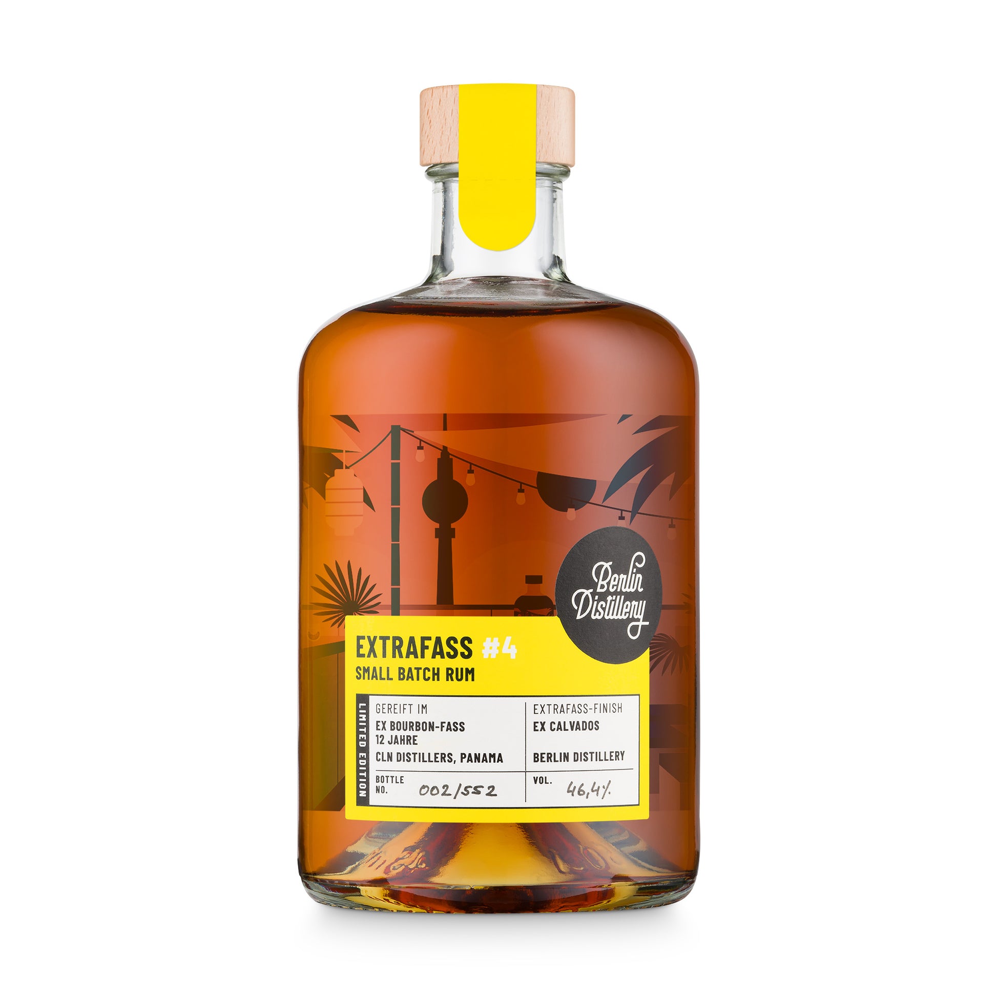 Vorderansicht der Flasche EXTRAFASS #4 Small Batch Rum der Berlin Distillery.